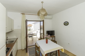 In-room dining - Apartments Joso (Zadar)
