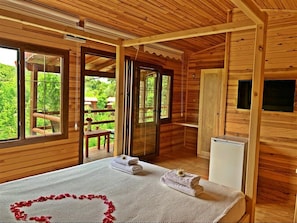 Bungalow, 1 cama matrimonial | Insonorización, wifi gratis y ropa de cama 