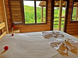 Bungalow, 1 cama doble | Sistema de insonorización, wifi gratis, ropa de cama