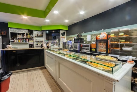 2 restaurants, Italian cuisine