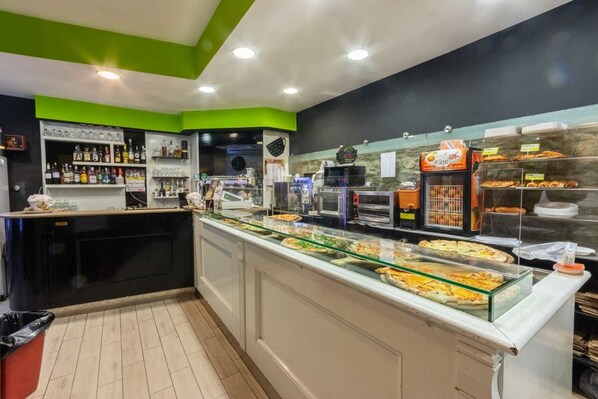 2 restaurants, Italian cuisine - B&B Il Castellino (Santo Stefano di Camastra)