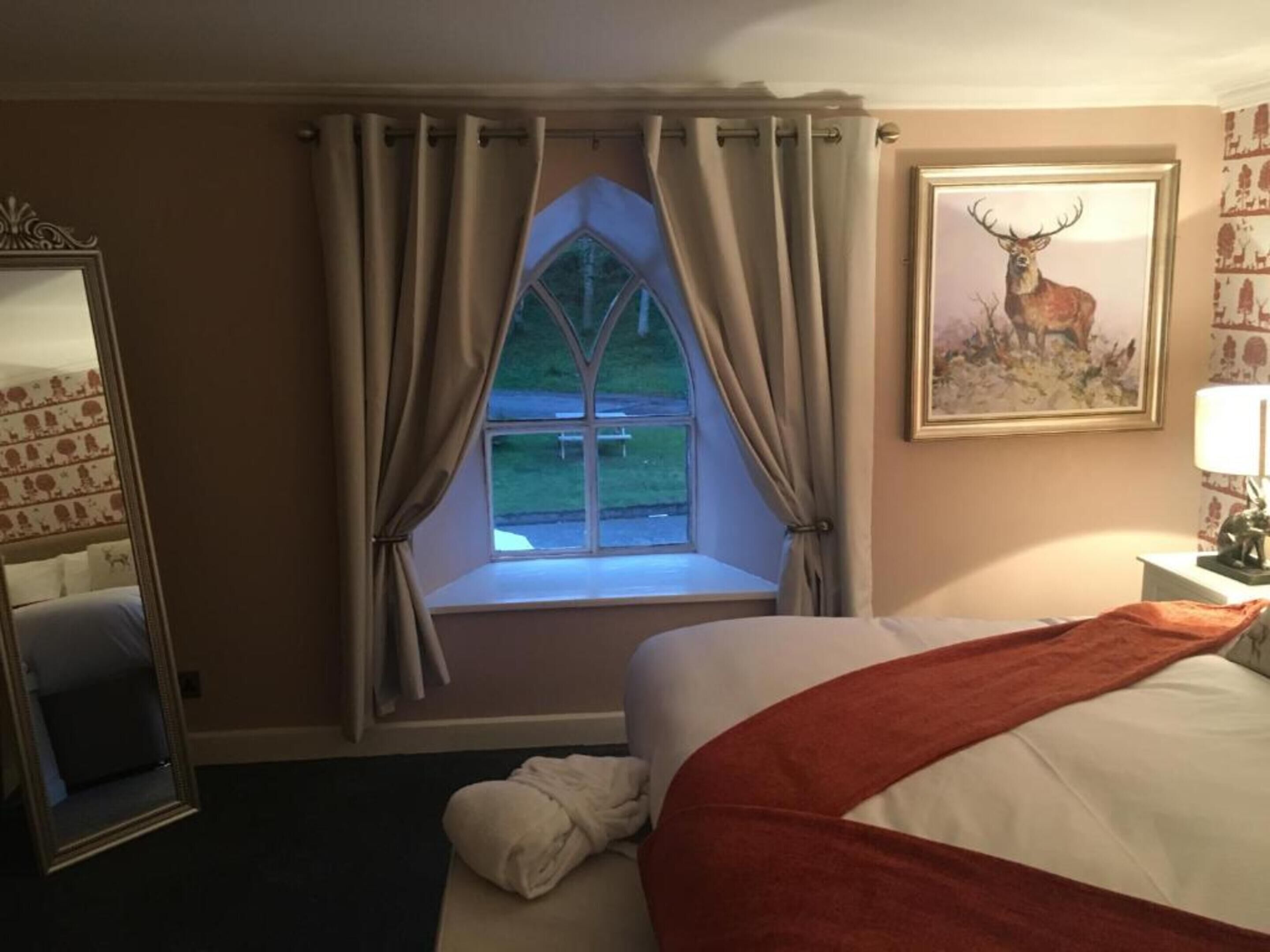 standard room, 1 king bed | premium bedding, desk, iron/ironing board, free wifi