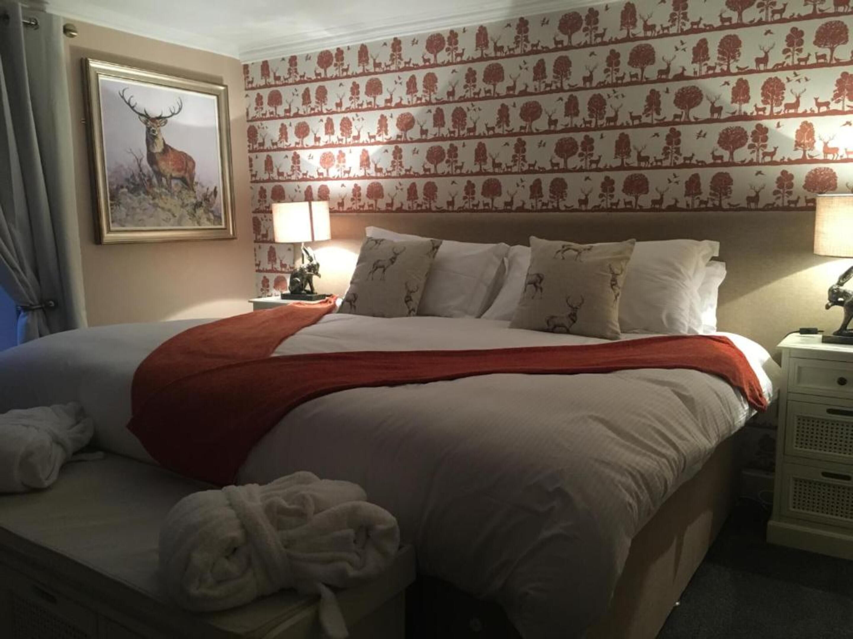 standard room, 1 king bed | premium bedding, desk, iron/ironing board, free wifi