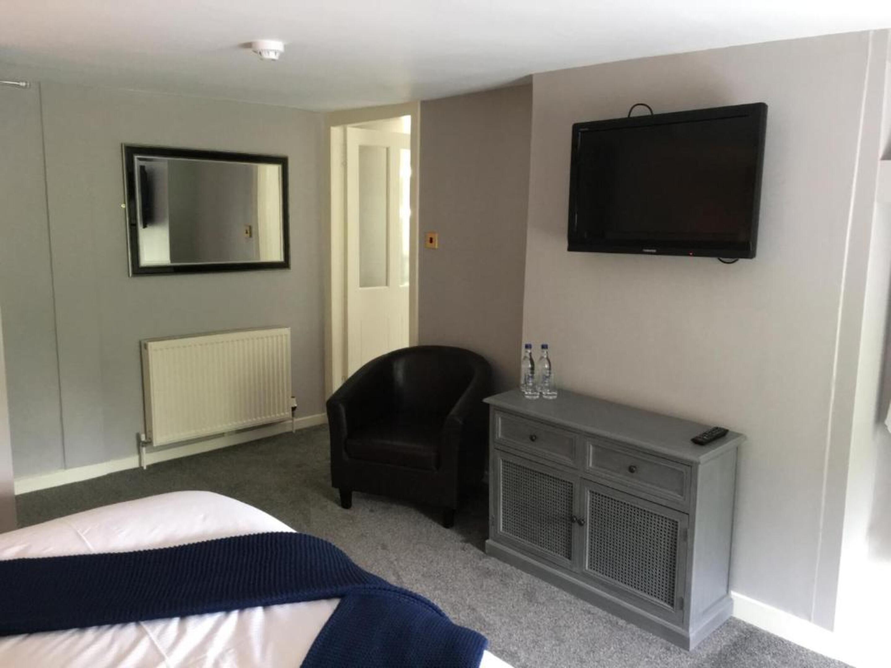 standard double room, 1 king bed | premium bedding, desk, iron/ironing board, free wifi