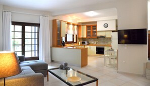 Flat-screen TV - B Home in Panorama Thessaloniki (Panorama)