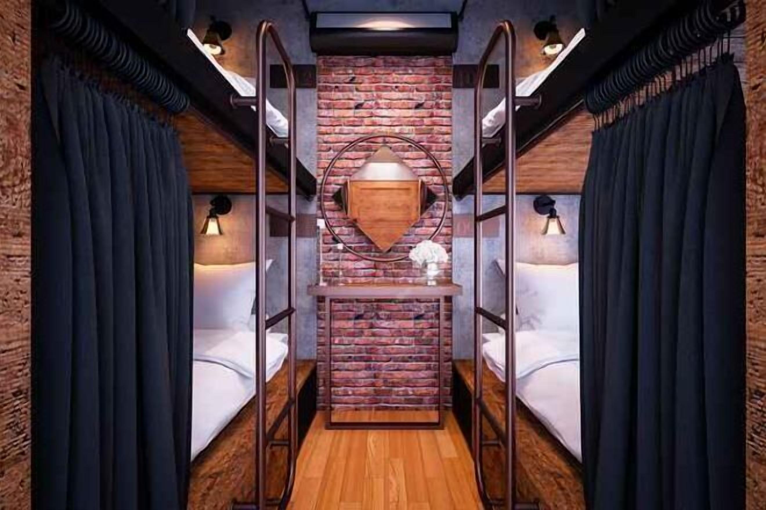 มินิบาร์, ผ้าม่านกันแสง, Wi-Fi ฟรี, ผ้าปูที่นอน