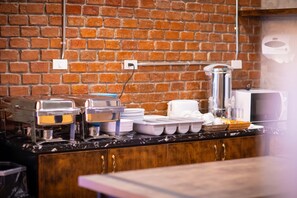 Daily breakfast for a fee - Kaen Hostel (Pattaya)