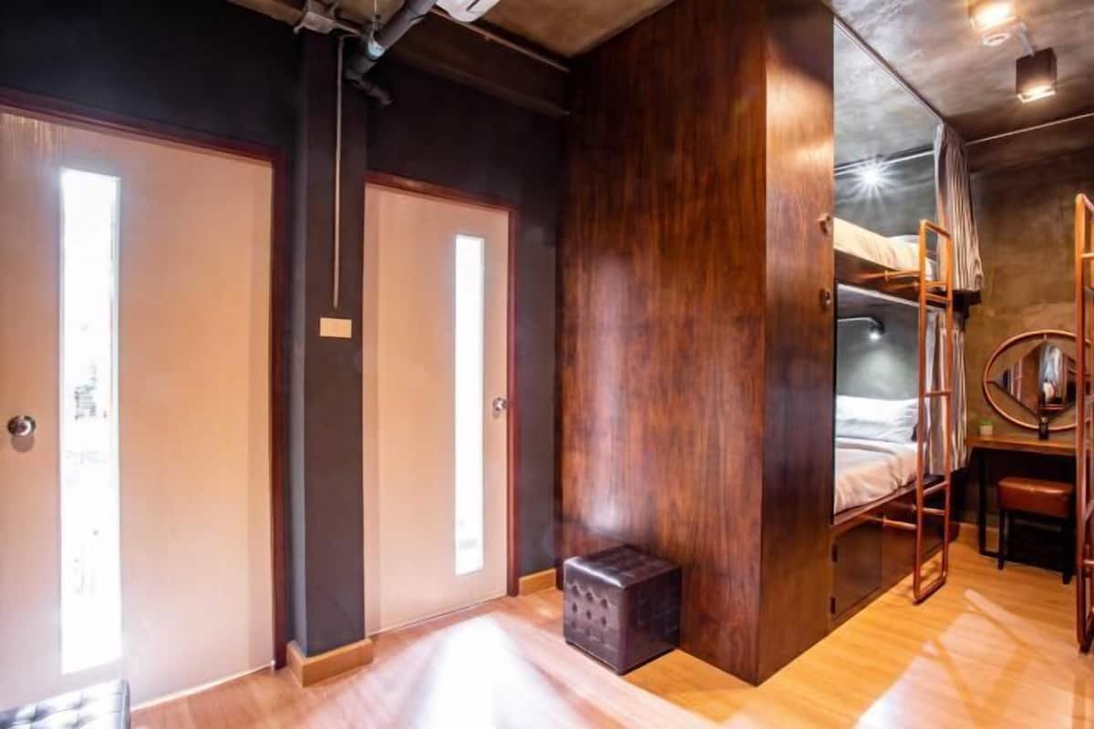 Minibar, blackout drapes, WiFi (free), bed sheets