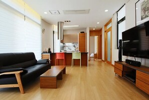 Casa | Área de sala de estar | Televisión de pantalla plana