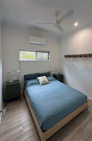 1 bedroom, bed sheets