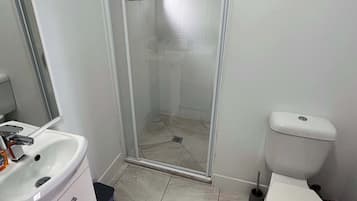 Douche, serviettes fournies
