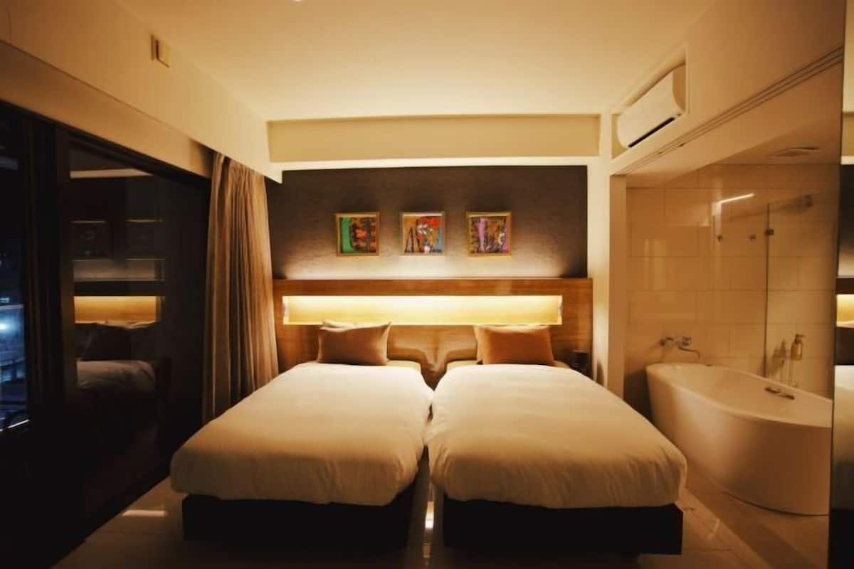 高档床上用品、羽绒被、加厚床垫、客房内保险箱