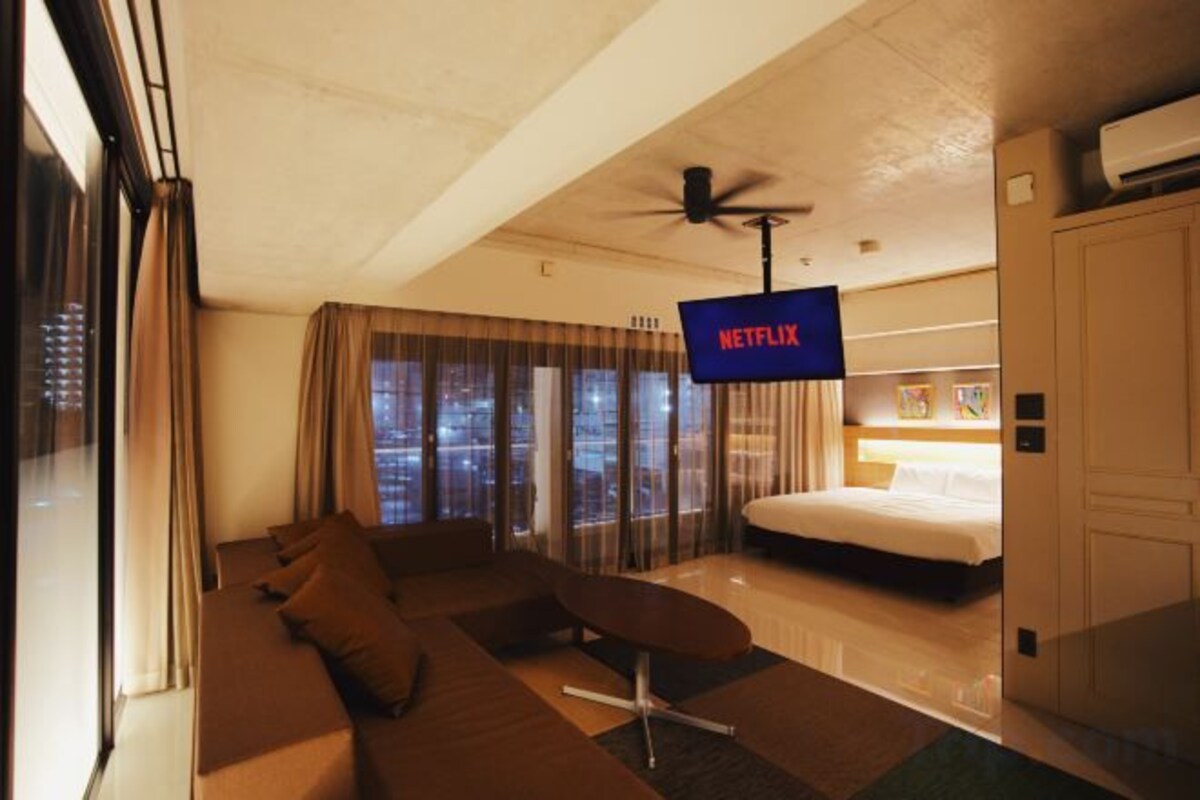 Premium bedding, down duvets, pillow-top beds, in-room safe