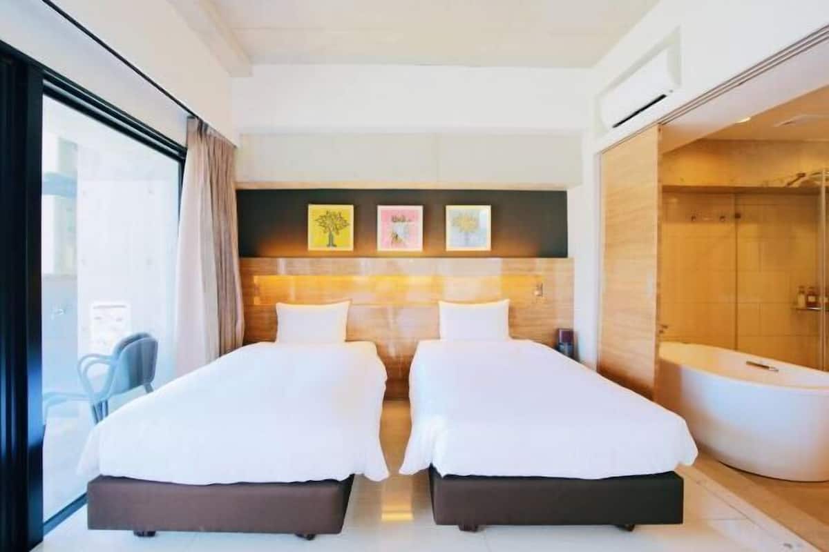 高档床上用品、羽绒被、加厚床垫、客房内保险箱