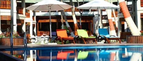 Seasonal outdoor pool
