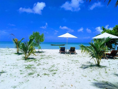 Sandyy Wavess Beach Resort