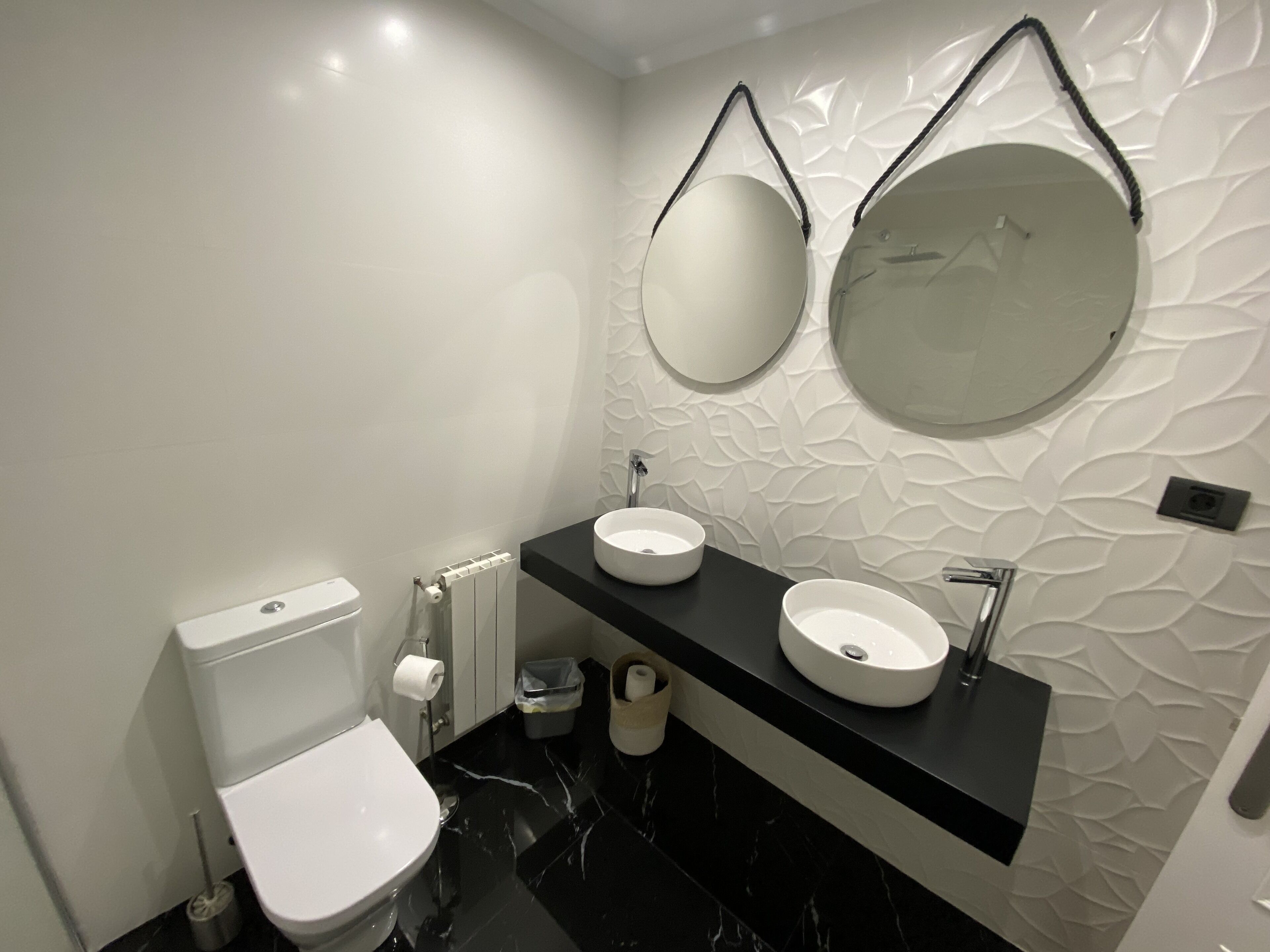 Bathtub, hair dryer, bidet, towels