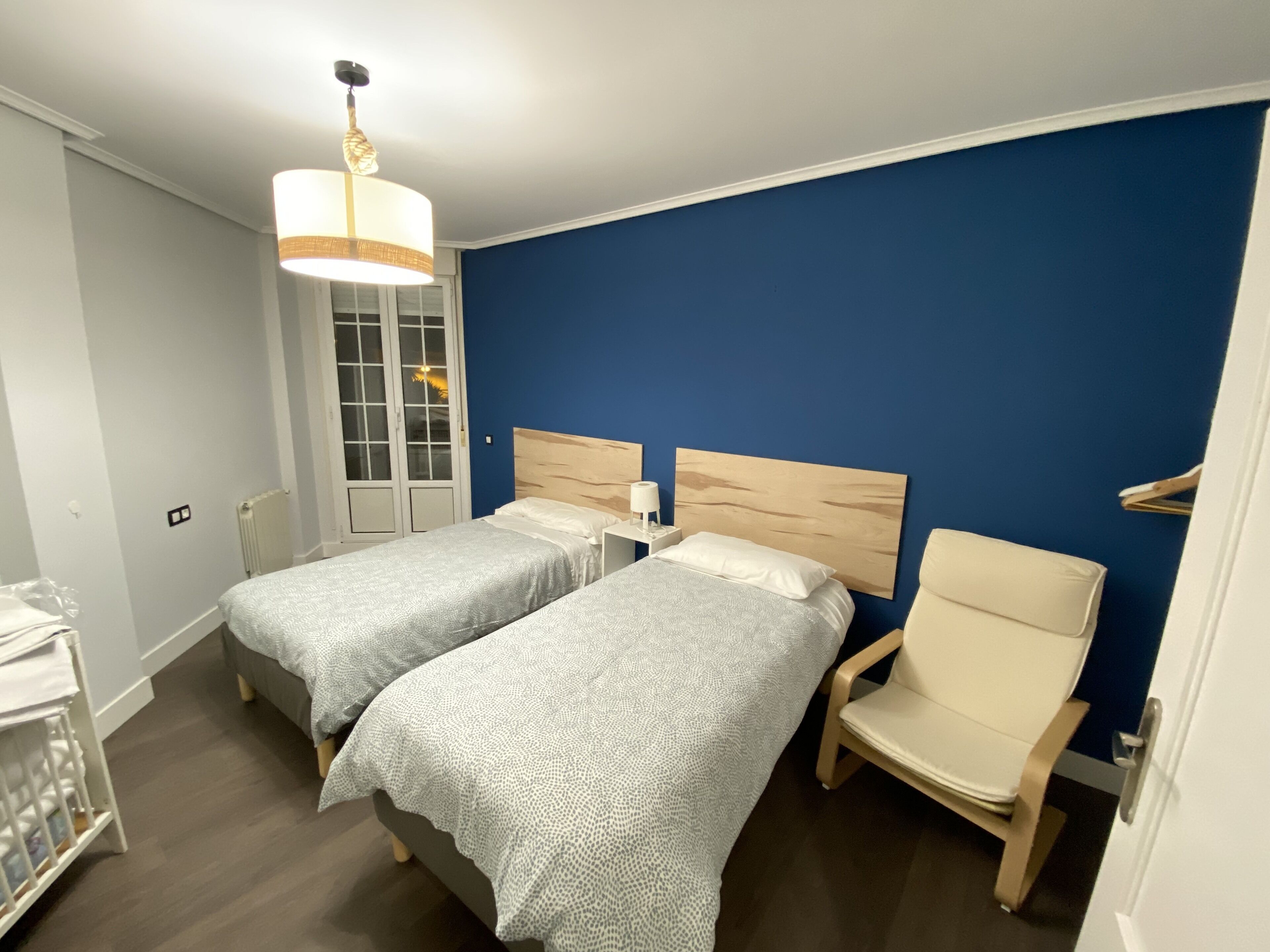 3 bedrooms, desk, iron/ironing board, WiFi