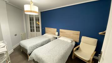 3 bedrooms, desk, iron/ironing board, WiFi