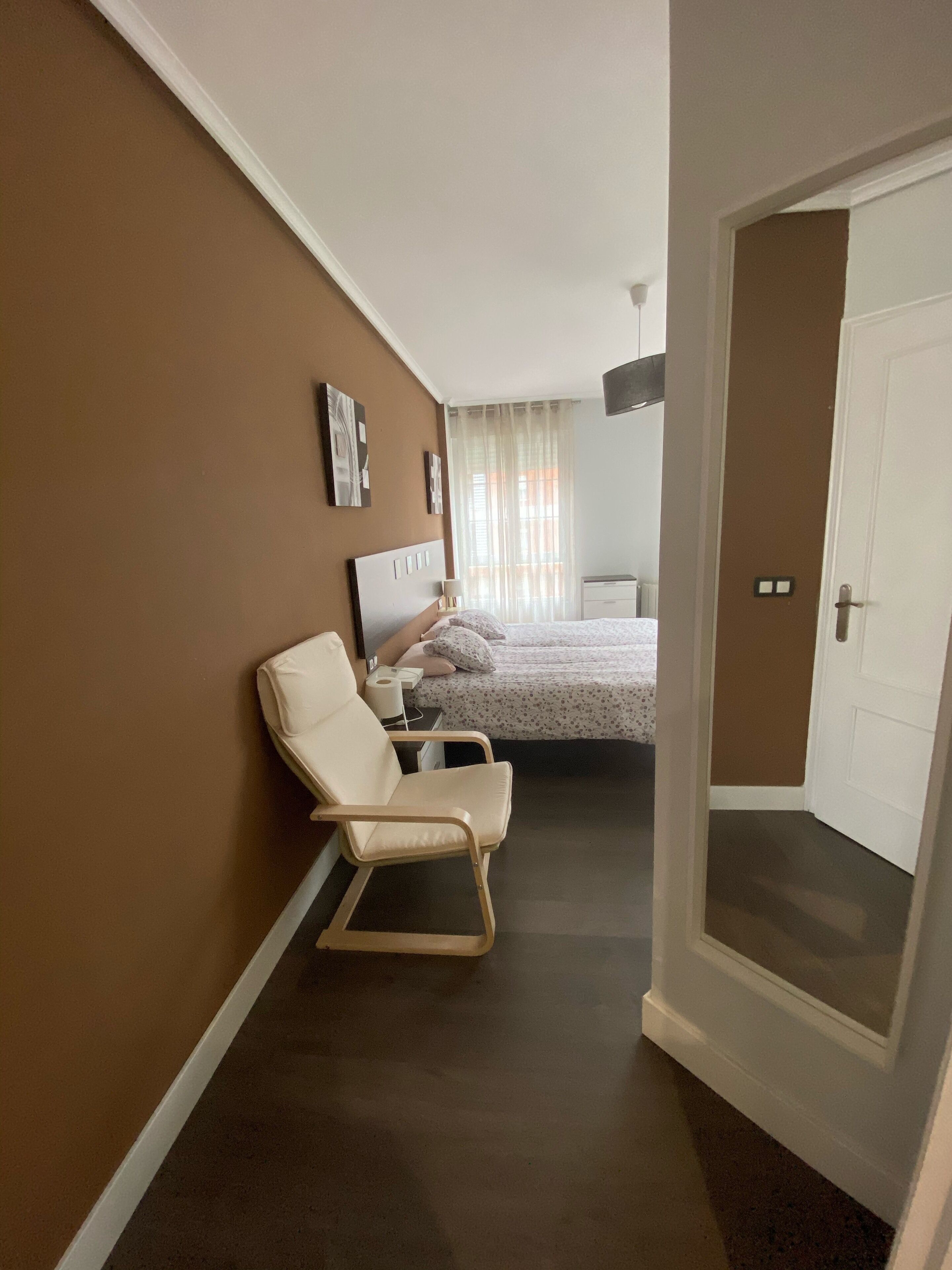 3 bedrooms, desk, iron/ironing board, WiFi