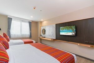 Family Deluxe | 客房内保险箱、遮光窗帘、熨斗/熨板、免费 WiFi