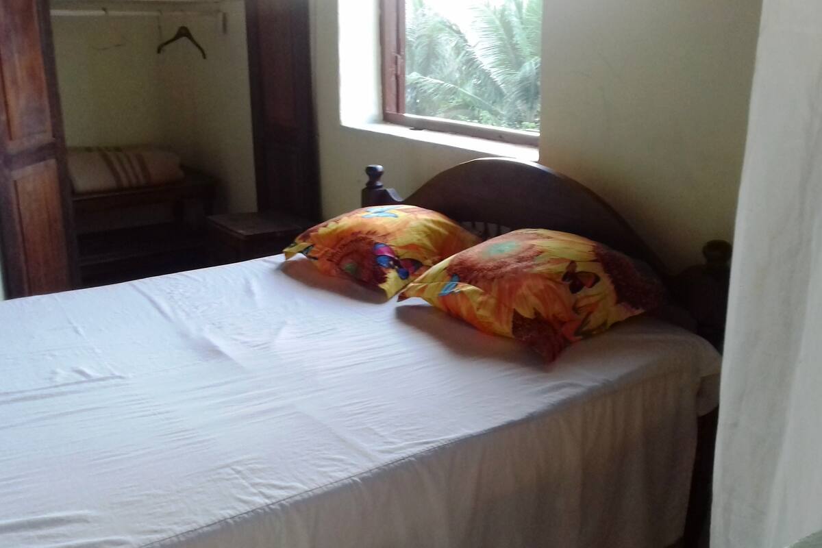 Memory foam beds, desk, cribs/infant beds, rollaway beds