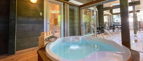 Tina de hidromasaje interior