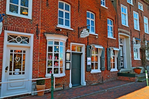 to Hus, holiday home in Greetsiel