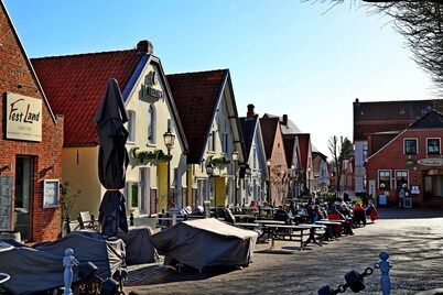 to Hus, holiday home in Greetsiel