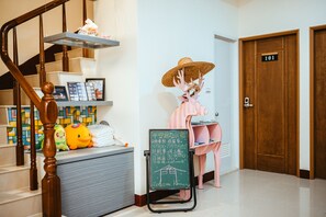 Flat-screen TV - Ping An Ju Homestay (Jinning)