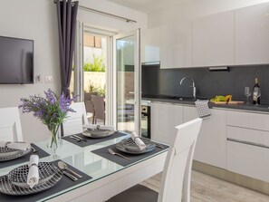 In-room dining - Apartment Franko Maris (Podstrana)