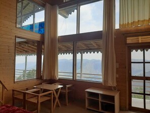 Platinum Room | Free WiFi - Snow View Luxury Homes (Dhari)