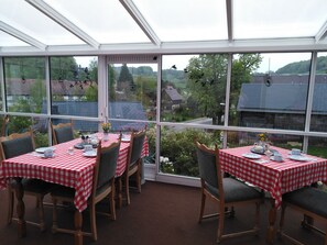 Free daily buffet breakfast