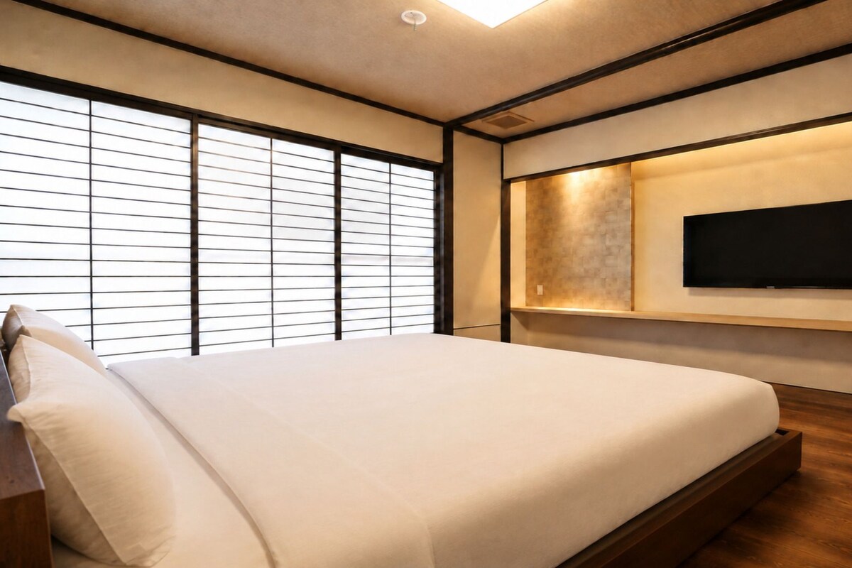 Western King Room with Simmons King Bed
