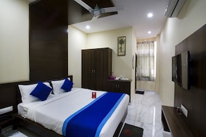 Schreibtisch, Zustellbetten, kostenloses WLAN