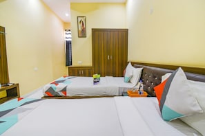 Deluxe Room | Desk, rollaway beds, free WiFi - FabHotel Royal Plaza (Hyderabad)