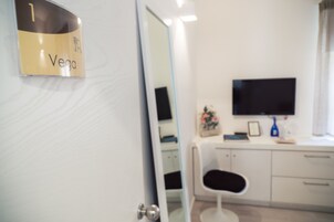 Deluxe Double Room (Andromeda) | Television