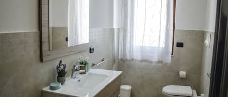 Apartment, 2 Bedrooms | Bathroom