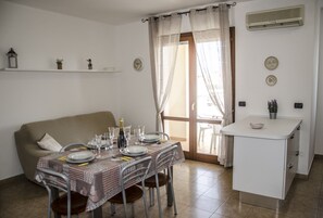 Appartement, 2 chambres | Restauration dans la chambre