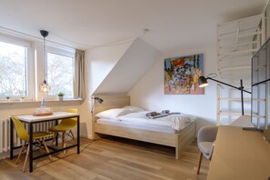 Studio (EUR 75,00 Cleaning Fee) | Didekorasi berbeda-beda dan dilengkapi dengan perabotan berbeda-beda