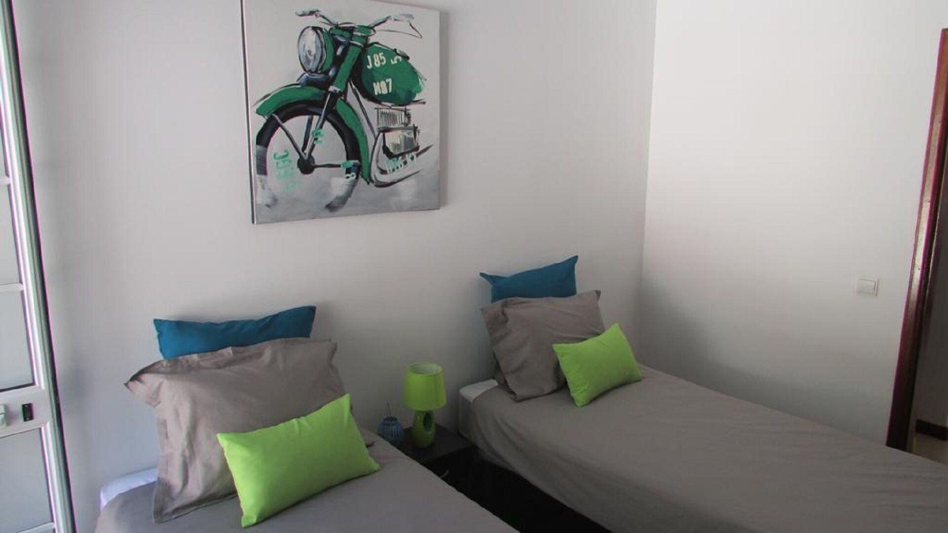 2 habitaciones, tabla de planchar con plancha, wifi y ropa de cama 
