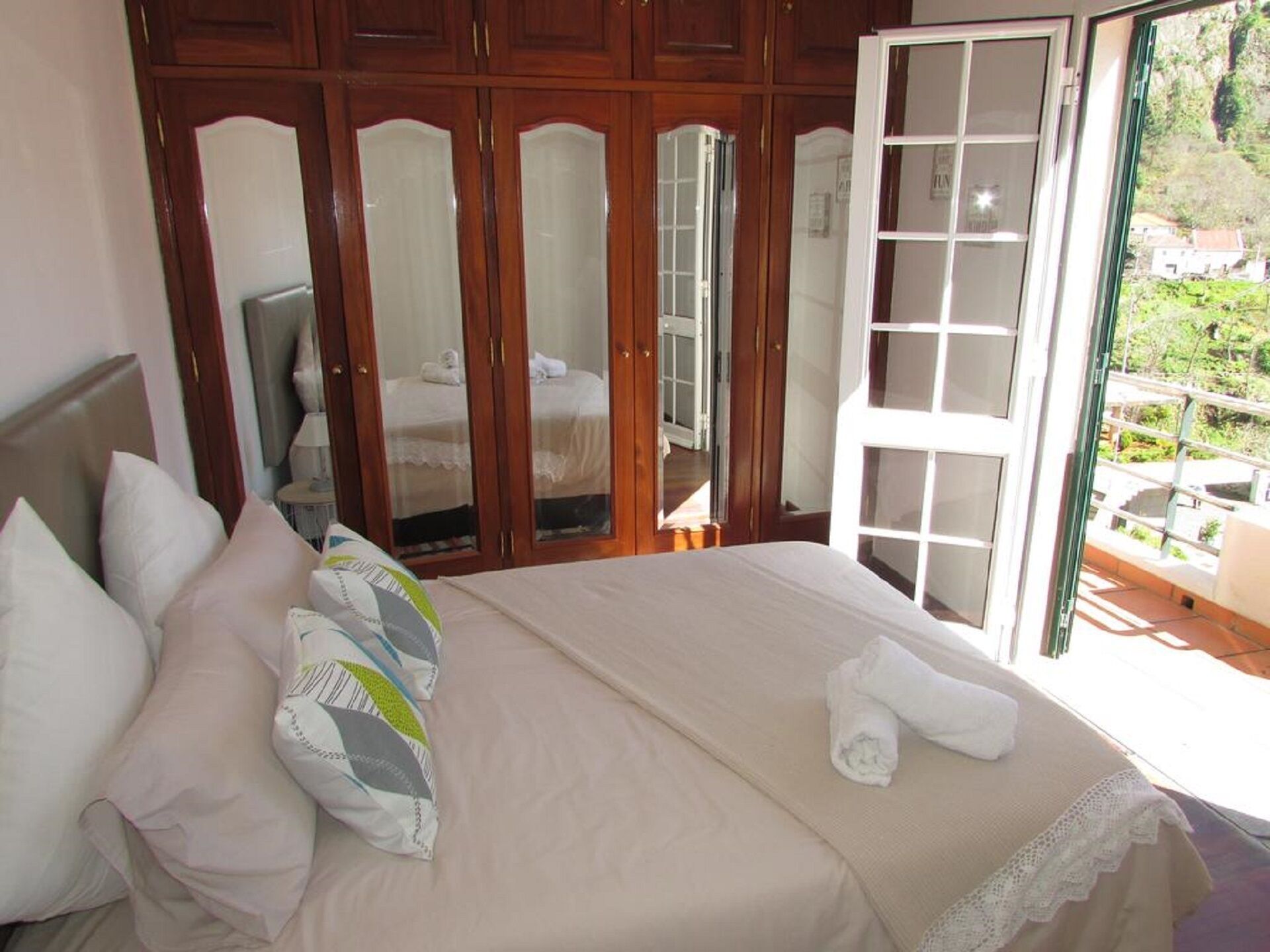 2 dormitorios, tabla de planchar con plancha, wifi y ropa de cama