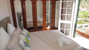 2 dormitorios, tabla de planchar con plancha, wifi y ropa de cama