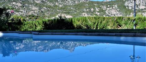 Piscina all'aperto, una piscina riscaldata