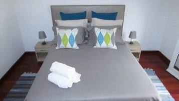1 habitación, tabla de planchar con plancha, wifi gratis y ropa de cama