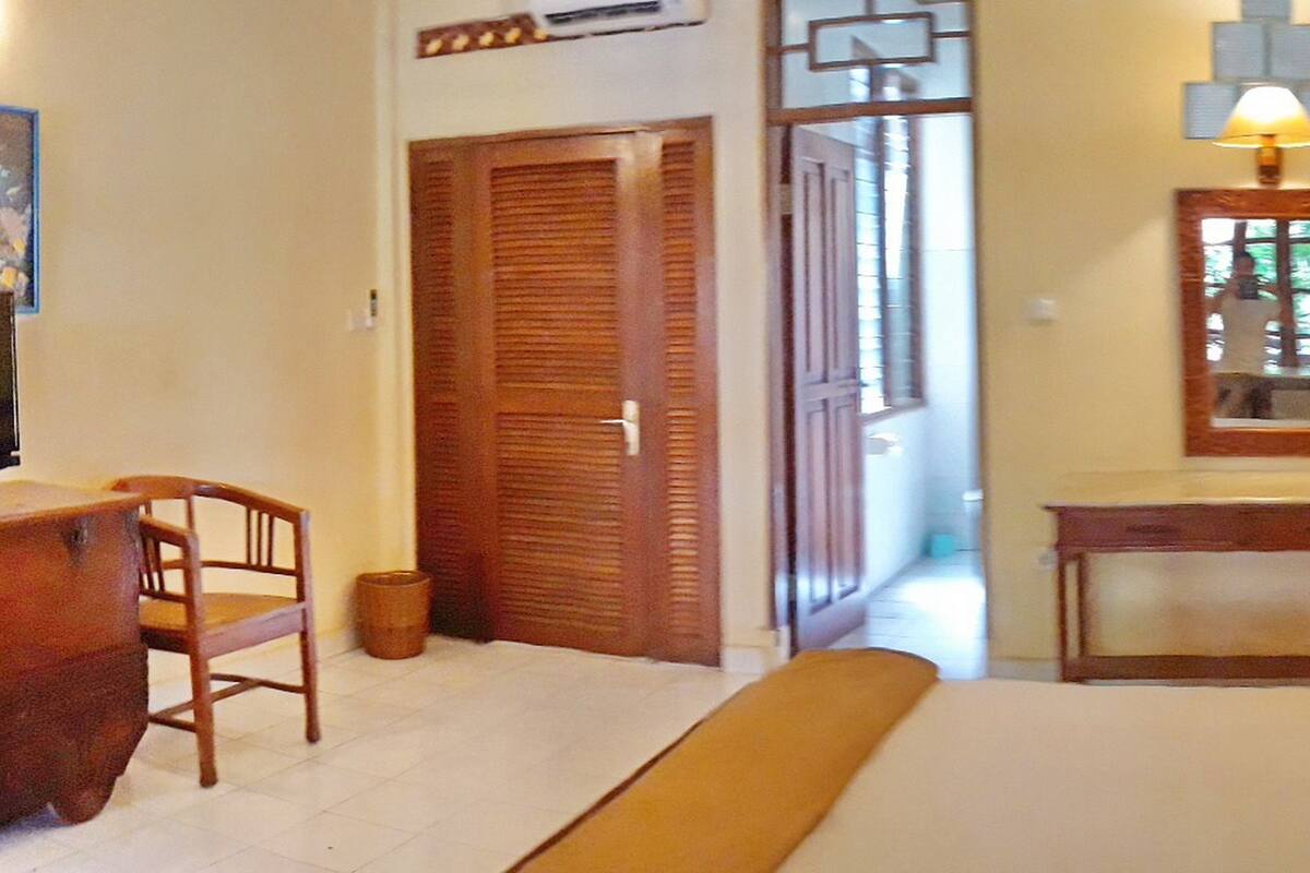 Chambre économique avec lits jumeaux | Coffre-fort, bureau, espace de travail pour ordinateurs portables