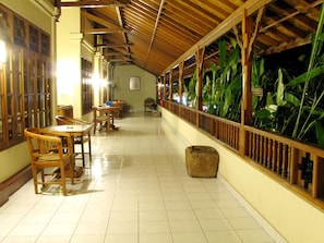 Interior - Un's Hotel (Kuta)
