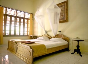 Habitación Deluxe con 2 camas individuales | Caja fuerte, escritorio, espacio para trabajar con un portátil