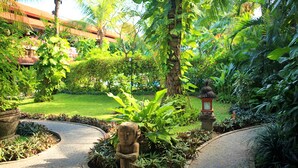 Unclassified image, 3 of 52, button - Un's Hotel (Kuta)