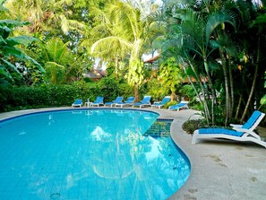 Pool - Un's Hotel (Kuta)